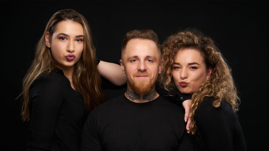 friends posing naturally for professional photography