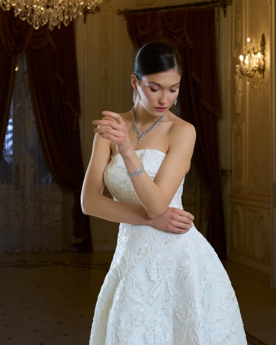 Bride posing in an opulent palace setting for a wedding photoshoot in Bucharest.