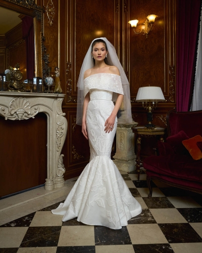 Elegant bridal portrait taken inside a historic palace in Bucharest.