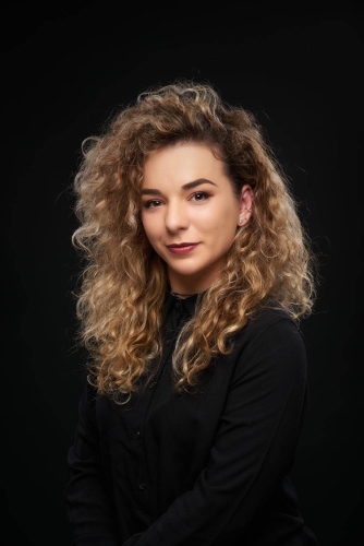 Business headshot of a woman taken in a studio in Bucharest